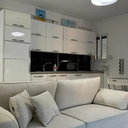 Zena Shkembi Kavajes Apartament