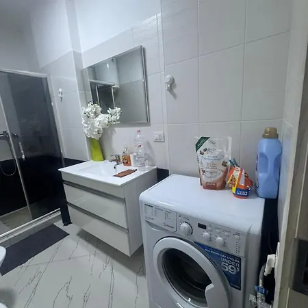 Zena Shkembi Kavajes Apartament *