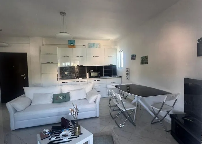 Zena Shkembi Kavajes Appartement *